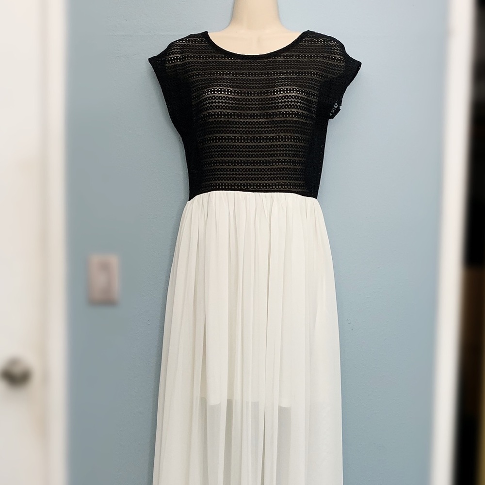 Forever 21 Black & Ivory Lace Chiffon Dress M